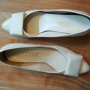 White Pumps. size 7.5.